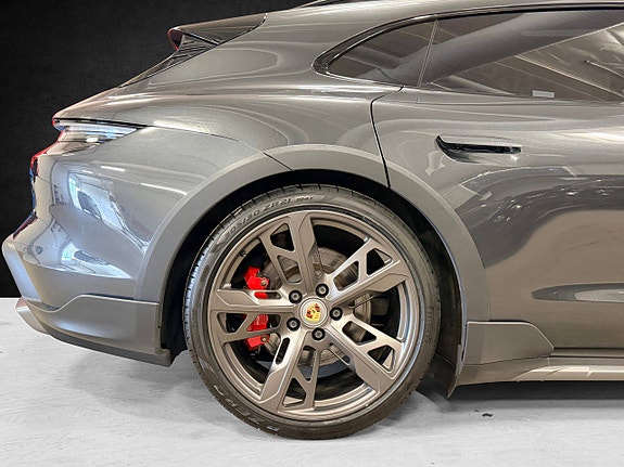 Porsche Taycan 10 of 30