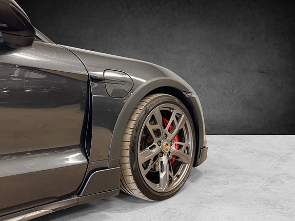 Porsche Taycan 7 of 30
