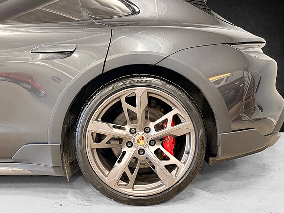 Porsche Taycan 14 of 30