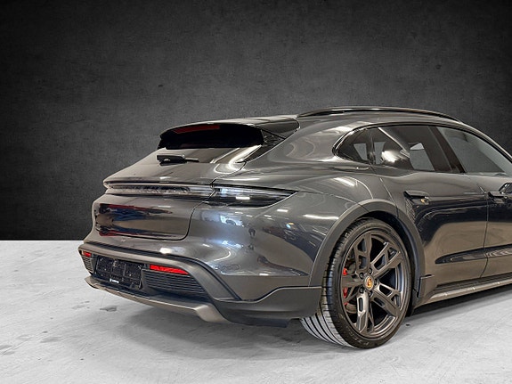 Porsche Taycan 16 of 30