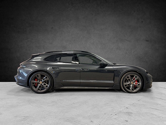 Porsche Taycan 9 of 30