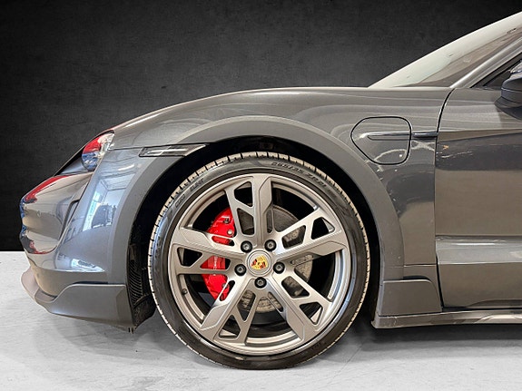 Porsche Taycan 12 of 30