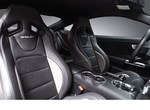 Ford Mustang 17 of 30
