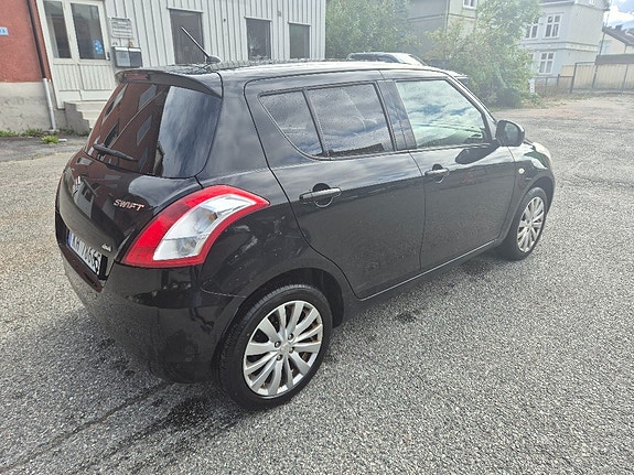 Suzuki Swift 3 of 9