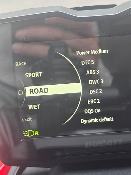 Ducati Streetfighter V4 S 12 of 18