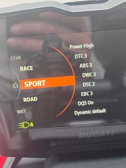 Ducati Streetfighter V4 S 11 of 18