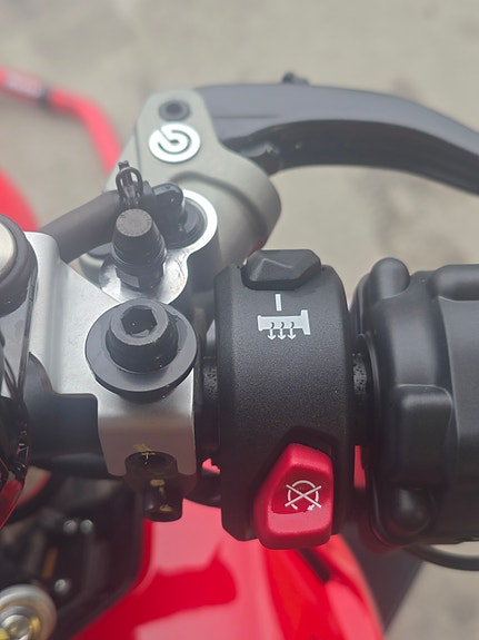 Ducati Streetfighter V4 S 15 of 18