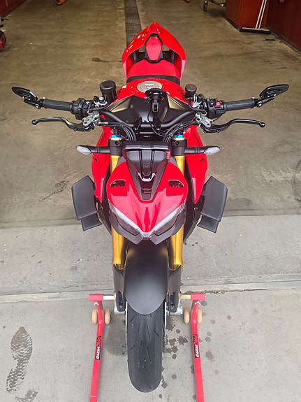Ducati Streetfighter V4 S 6 of 18