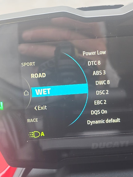 Ducati Streetfighter V4 S 13 of 18