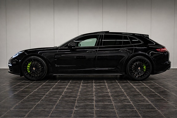 Porsche Panamera 4 of 30