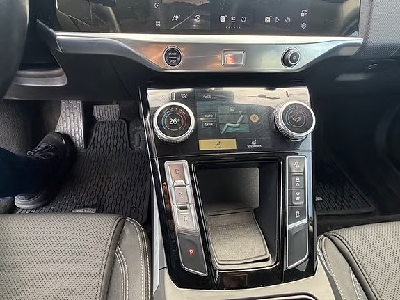 Jaguar I-PACE 13 of 19