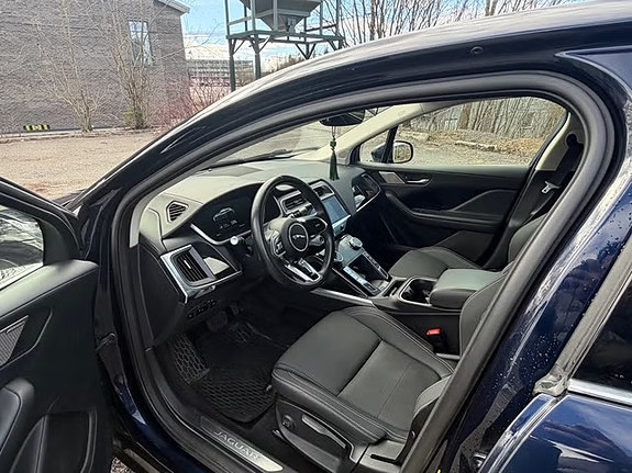 Jaguar I-PACE 17 of 19