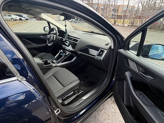 Jaguar I-PACE 10 of 19