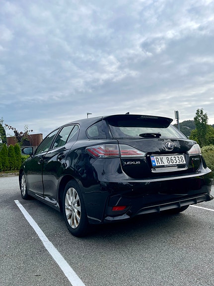 Lexus CT200h 10 of 30