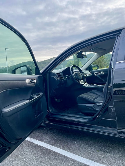 Lexus CT200h 16 of 30