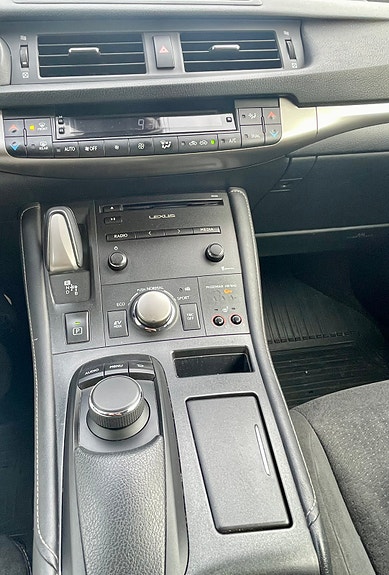 Lexus CT200h 24 of 30