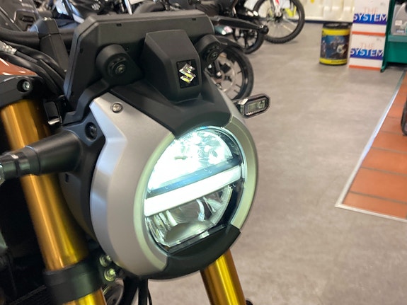 Suzuki GSX-8T Spar 15 000kr på utstillingsmodell 5 of 30