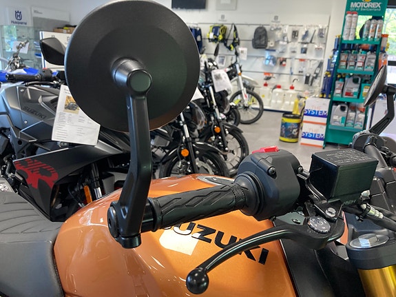 Suzuki GSX-8T Spar 15 000kr på utstillingsmodell 14 of 30