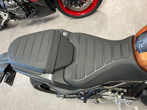 Suzuki GSX-8T Spar 15 000kr på utstillingsmodell 13 of 30
