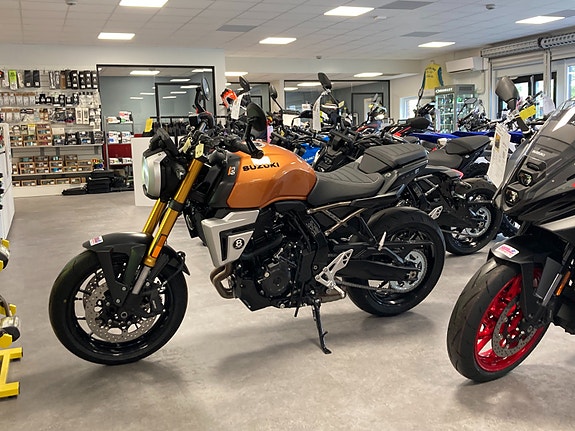 Suzuki GSX-8T Spar 15 000kr på utstillingsmodell 3 of 30