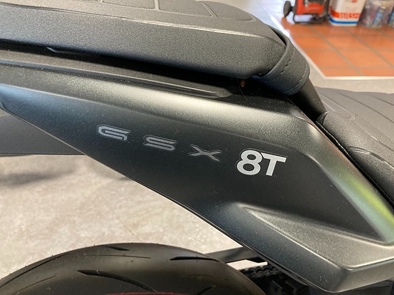 Suzuki GSX-8T Spar 15 000kr på utstillingsmodell 12 of 30