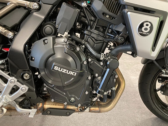 Suzuki GSX-8T Spar 15 000kr på utstillingsmodell 8 of 30