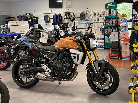 Suzuki GSX-8T Spar 15 000kr på utstillingsmodell 2 of 30