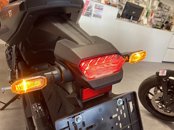 Suzuki GSX-8T Spar 15 000kr på utstillingsmodell 15 of 30