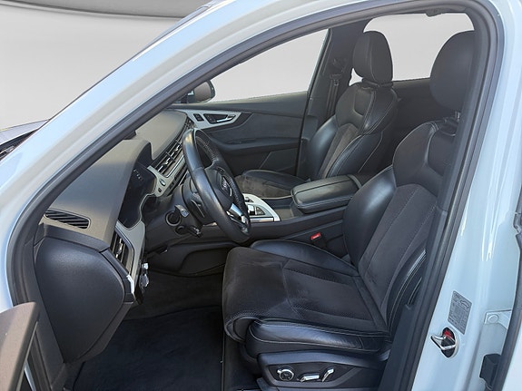 Audi Q7 8 of 23