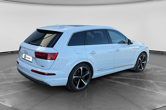 Audi Q7 4 of 23