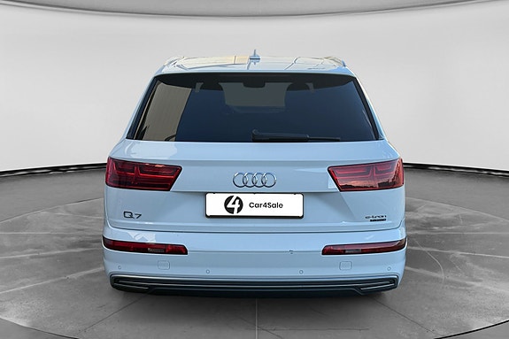 Audi Q7 3 of 23