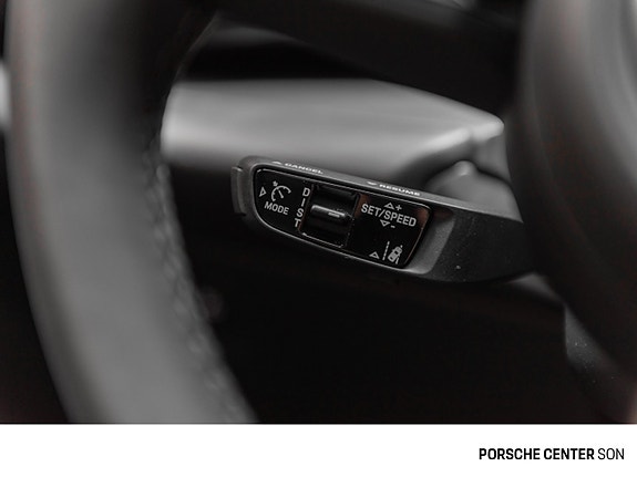 Porsche Macan 23 of 30