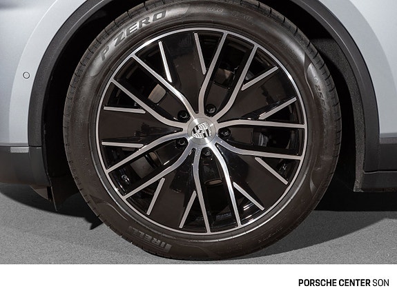 Porsche Macan 12 of 30