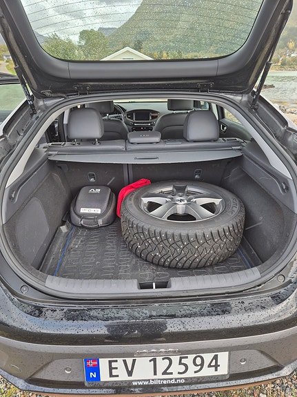 Hyundai IONIQ 8 of 17