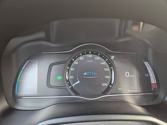 Hyundai IONIQ 13 of 17