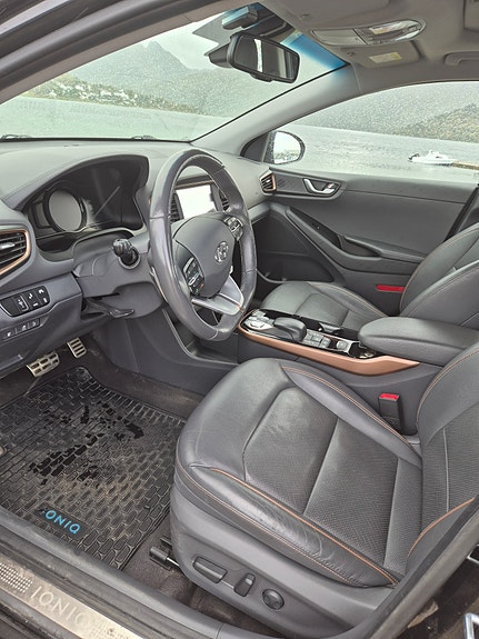 Hyundai IONIQ 10 of 17