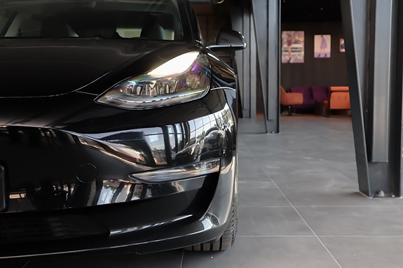 Tesla Model 3 6 of 30