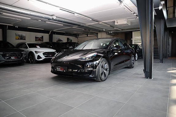 Tesla Model 3 21 of 30
