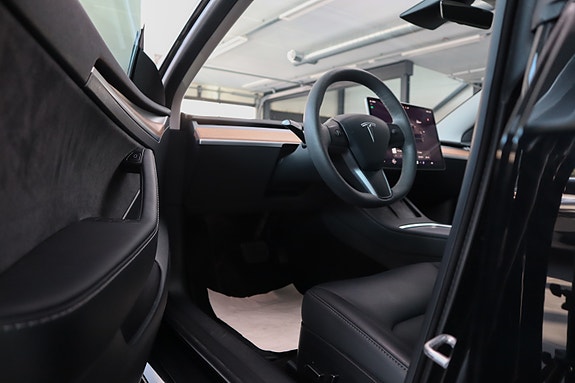 Tesla Model 3 25 of 30