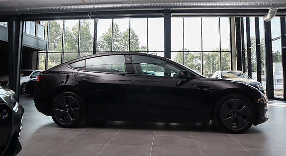 Tesla Model 3 12 of 30