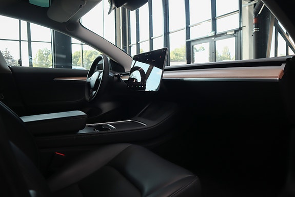 Tesla Model 3 17 of 30