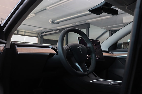 Tesla Model 3 26 of 30