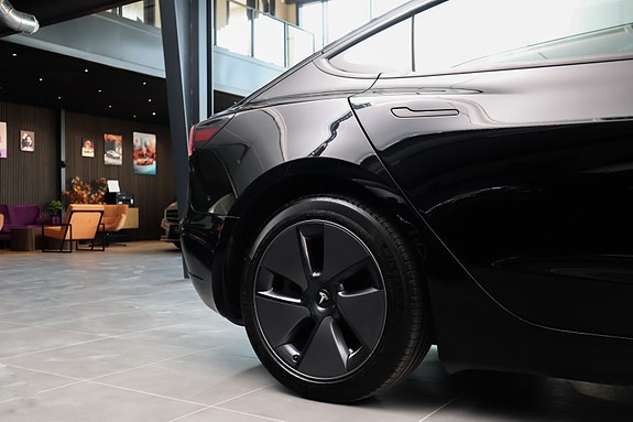 Tesla Model 3 13 of 30