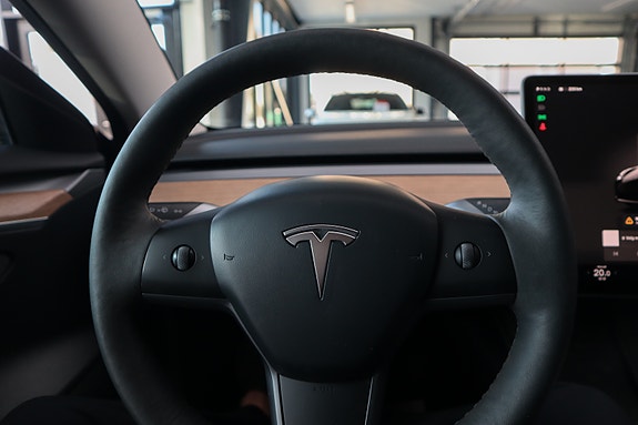 Tesla Model 3 27 of 30