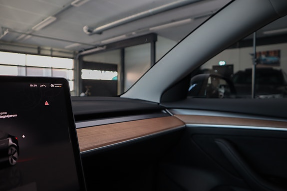 Tesla Model 3 29 of 30