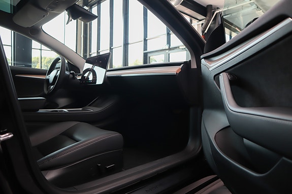 Tesla Model 3 16 of 30