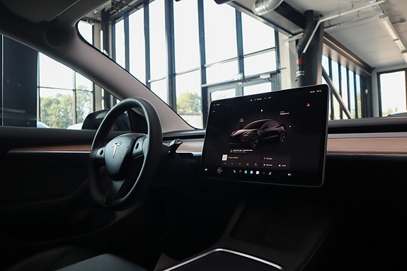 Tesla Model 3 18 of 30