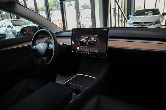 Tesla Model 3 23 of 30