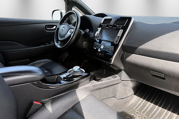 Nissan Leaf 6 of 26