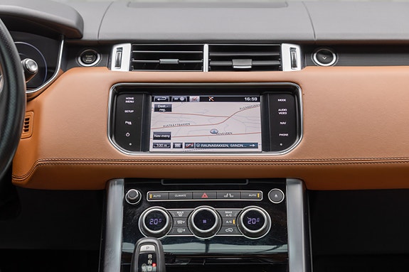 Land Rover Range Rover Sport 27 of 30